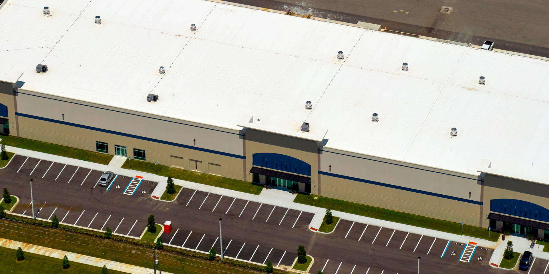 Nave logística diseñada por empresas inmologísticas